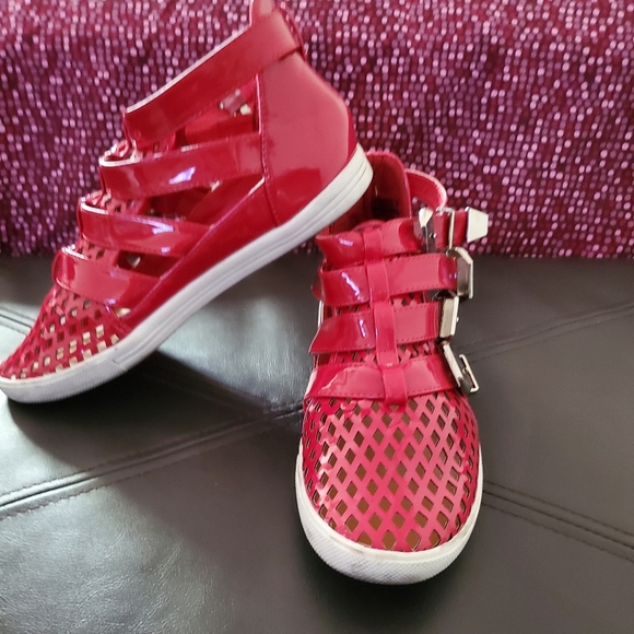 N.Y.L.A Red Scorpio Shoes - Picture 2 of 7